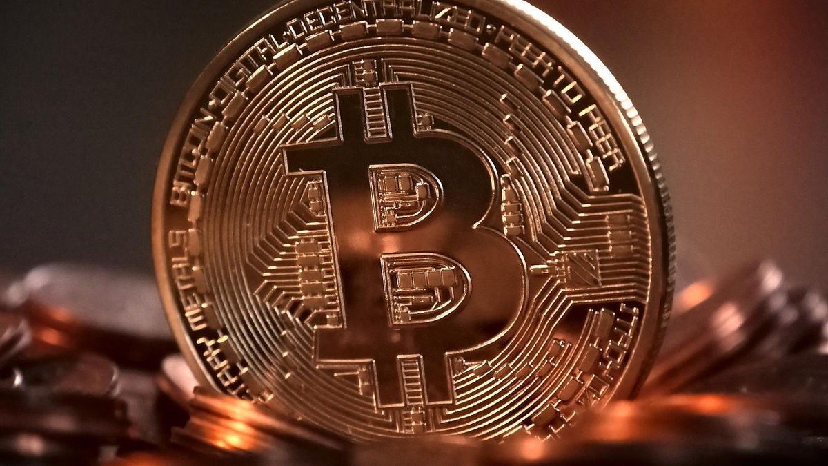 【比特幣價格】33位加密貨幣專家預測｜Bitcoin今年見93,717美元｜50%料加息無阻幣價升勢
