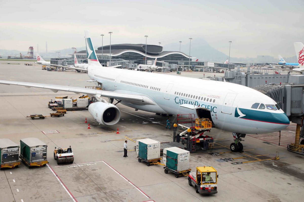  國泰航空預期｜去年虧損減至蝕56億至61億、料2月起每月燒錢至少10億｜專家分析國泰出路 