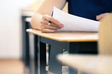 消委會報告, ielts, 英語程度, 成績保證計劃, 收費, 留位, HKBT, 香港財經時報