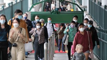 港大料第五第六波疫情670萬人受感染, 確診5000元現金津貼, 擁有薪病假都可申請, 香港財經時報
