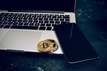 比特幣價格預測, 加密貨幣, 30000美元, 美股, 納斯達克, 以太幣, 股神, 巴菲特, 巴郡, 貝萊德, HKBT, 香港財經時報