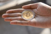 買名牌用Bitcoin？Gucci接受逾10類加密幣交易｜比特幣一個月跌近三成｜分析：下站或見25,000美元