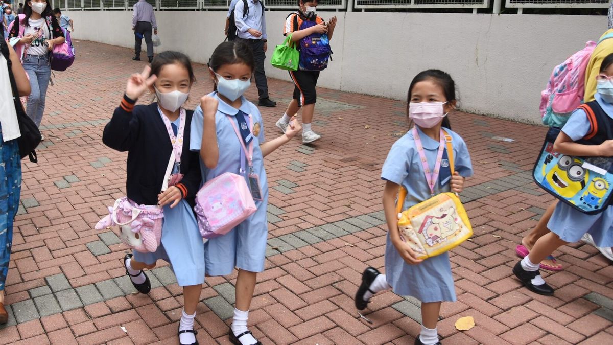 林鄭月娥： 中小學幼稚園｜3至4月提早放暑假｜爭取中學文憑試如期舉行