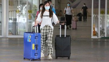 入境處再停非緊急服務, 香港投資移民住滿7年但簽證資金解凍無期, 香港財經時報