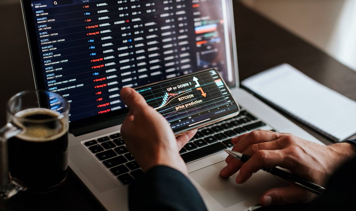 Bitcoin跌70%未止瀉｜調查：60%人料見10,000美元、24%散戶更視加密貨幣為垃圾