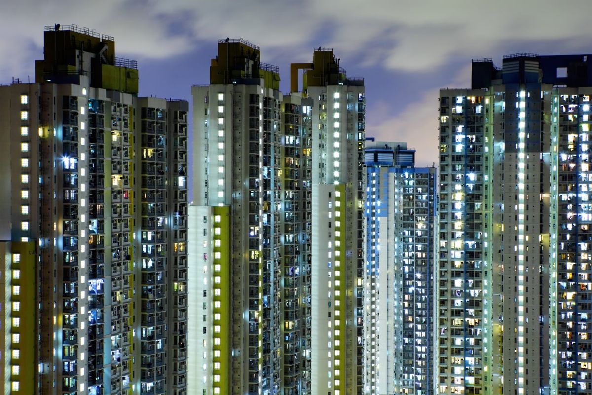 香港樓市2022｜仲量聯行預期，加息因素持續，加上下半年溍在供應量達逾2萬伙，料香港全年中小型住宅樓價將下跌5%至10%。