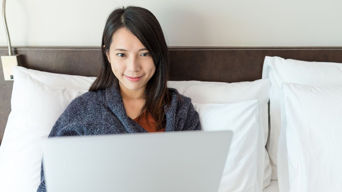 職場調查：朝9晚5不合時！3成人睡前才開工因騰出時間照顧子女