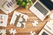 比特幣價格走勢｜美國加息後重回22,000水平｜英國男誤扔8,000個Bitcoin、擬花1,100萬美元堆填區掘回