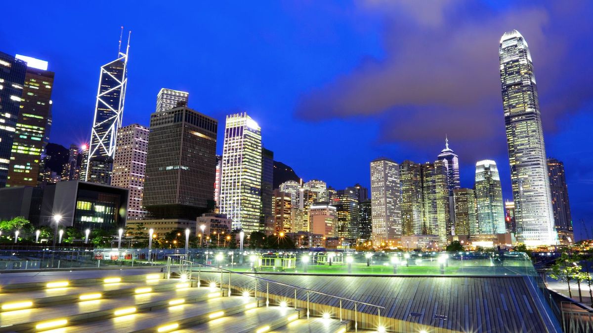 外派僱員宜居城市排行榜2022｜香港急跌至77位！新加坡列榜首