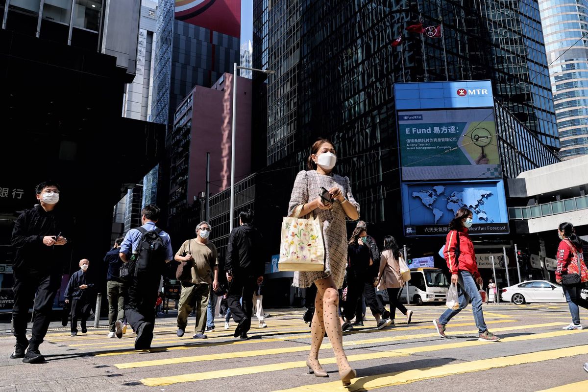 港股跌穿22,000點｜阿里巴巴「紅底」不保｜大摩削恒指最悲觀目標直指19,500點