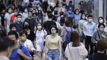 施政報告, 民主黨倡2023派12000元消費券, 撤入境限制, 取消戶外口罩令, 香港財經時報