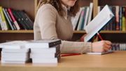 消委會報告｜新學年逾9成中小學書單加價！小學：$3,177、中學：$2,944｜平均購書費升幅達2.9%高過通脹