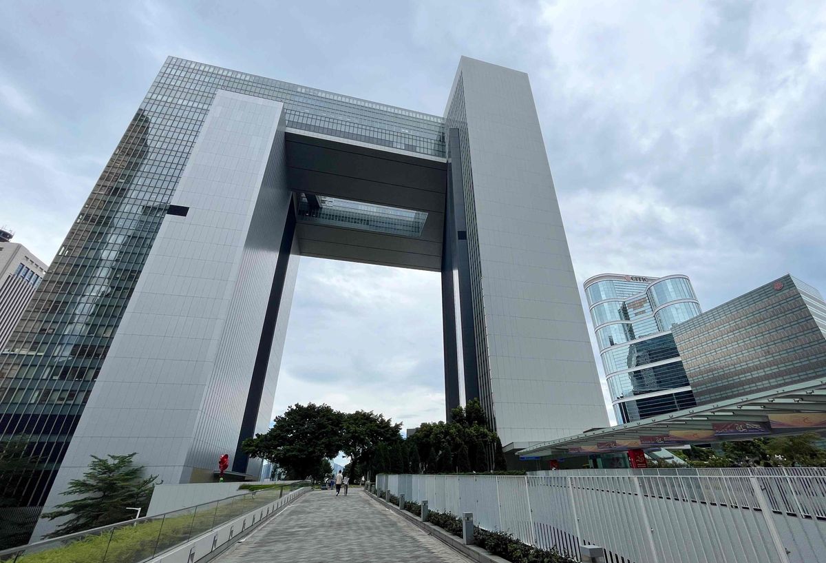 政府招聘55名政務主任AO｜公務員起薪57,395元｜入職要過5關、7年升高級政務主任月入逾12萬｜附申請方法
