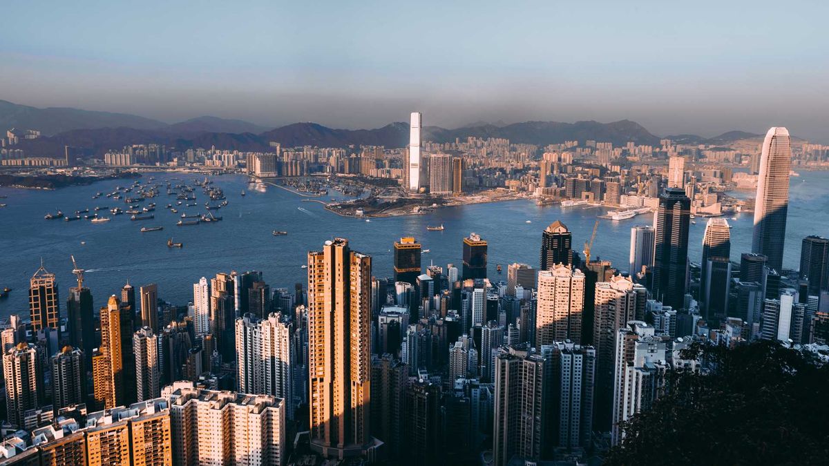 香港樓市2022｜樓價要跌幾多？年尾觸底全年最多跌8％ VS 跌足三年累瀉40%