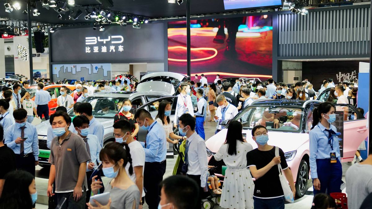 比亞迪穩居全球新能源車銷量第一｜目標價260元｜有聲有識