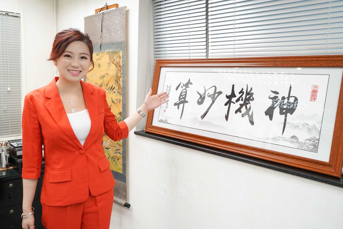 2023兔年預測｜碧霞老師：香港樓價再跌20%！股市上半年無轉機！3類掌面相最易賺