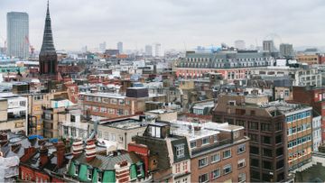 英國樓市, 英國收緊移民政策救經濟, 英鎊匯價急跌趁平買倫敦樓, 香港財經時報