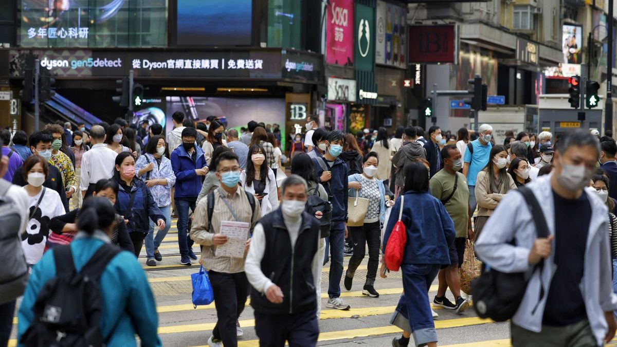 【薪酬趨勢】 做公共行政月入中位數｜高過金融保險地產｜7個行業工資比較｜最低15,000元 VS 最高23,000元
