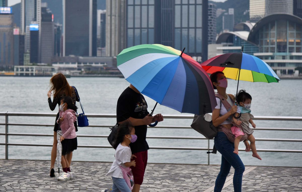 天文台颱風消息｜「納沙」日間最接近香港、高地風力間中達烈風 ｜10月打風坐三望八？