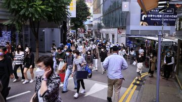 安心出行．疫苗通行證｜行政長官李家超宣布撤銷掃描「安心出行」的規定，而「疫苗通行證」則會在指定處所保留。一文整合5個免掃安心出行出示針卡方法。