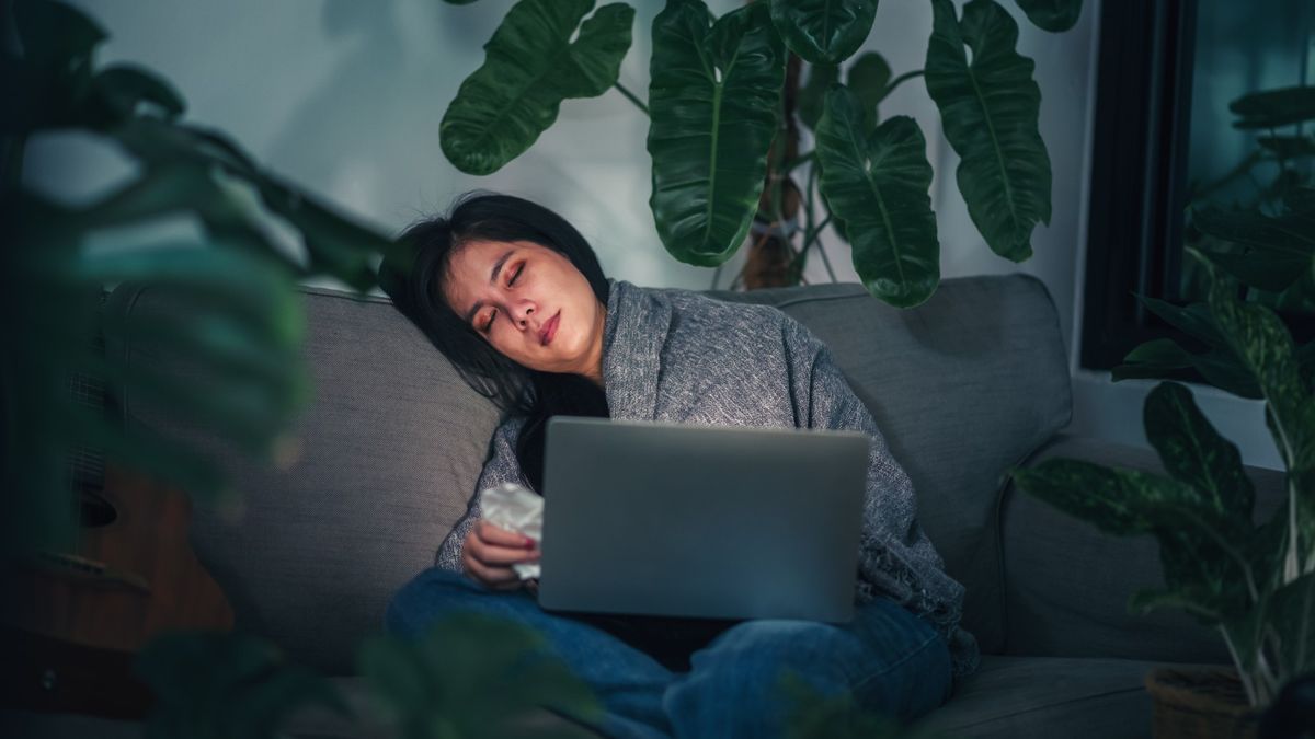 職場攻略｜工作壓力大失眠？10招一覺瞓天光秘技｜著鬆身睡衣、睡前不要看小說…