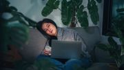 職場攻略｜工作壓力大失眠？10招一覺瞓天光秘技｜著鬆身睡衣、睡前不要看小說…