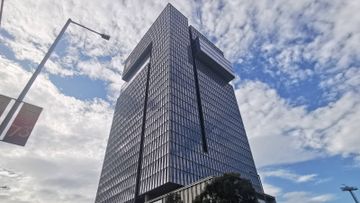 高銀金融國際中心, 招標出售, 看專業物業估值, 出奇落差, 華語產經, HKBT, 香港財經時報