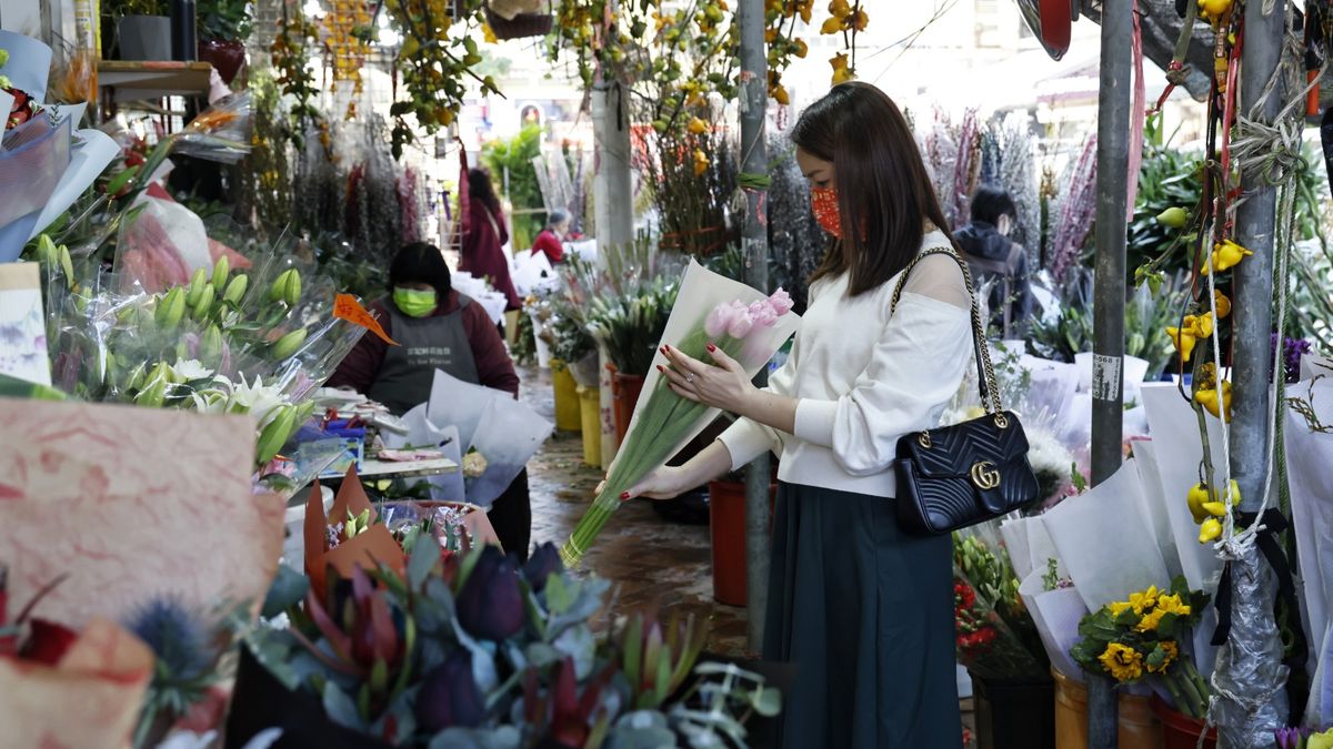 情人節2023｜調查：情人節人均消費少於3,000元｜7個情人節禮物建議｜一樣東西男女都想收