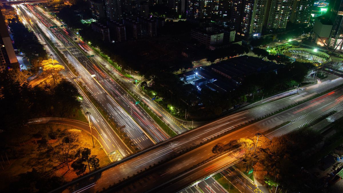 港股分析｜深圳高速公路路費收入可觀：目標價8元｜有聲有識