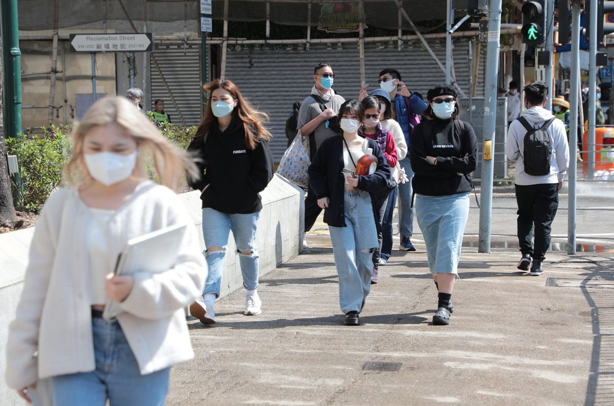 最新收入中位數薪酬趨勢｜男：21,700元 vs 女：18,000元｜8個行業有一個被減薪、做公共行政好搵過金融保險地產