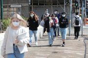最新收入中位數薪酬趨勢｜男：21,700元 vs 女：18,000元｜8個行業有一個被減薪、做公共行政好搵過金融保險地產