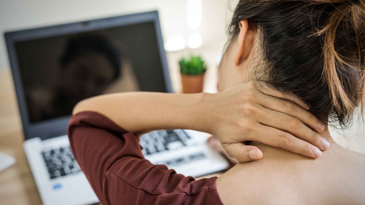 健康生活｜經常肩膊痛頸痛？脊醫：聳肩、趴睡習慣易患斜方肌綜合症