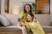 理財方法｜調查：近半父母須供養成年子女：35歲仍使屋企錢？每月花費逾10,000元比家用中位數多一倍