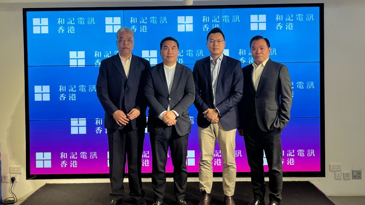 和記電訊香港自推出 5G 後，，將覆蓋延伸至各大新落成的交通基建設施及公共場所， 當中包括將軍澳的跨灣連接路，讓客戶可盡享極速流暢的 5G 服務。去年中更率先宣佈 啟動 700MHz 頻譜頻段，以穿透力更強的訊號，提供更具深度的 5G 覆蓋。 