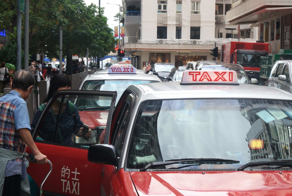 政府擬引入的士違例記分＋兩級制罰則、針對拒載、兜路、濫收車資｜嚴重者可被停牌及坐監
