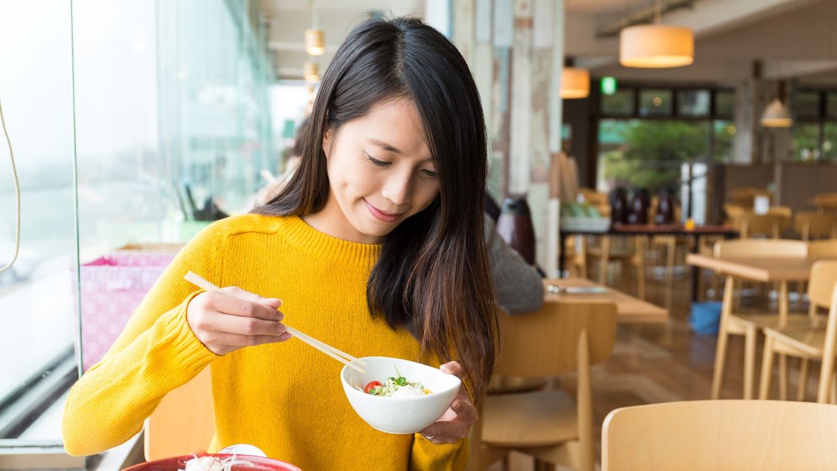 職場攻略｜一餐飯睇透一個人：食飯慢是注重過程、熱愛美食易有幸福感｜12種飲食習慣揭性格秘密