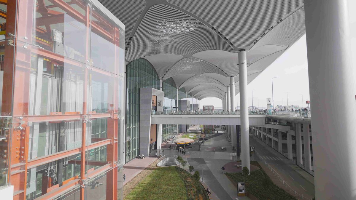 機場, 香港國際機場, 全球機場排名2023, 新加坡樟宜機場奪冠12年, 香港國際機場勁跌13位, 盡錄10個最佳機場, hkbt, 香港財經時報