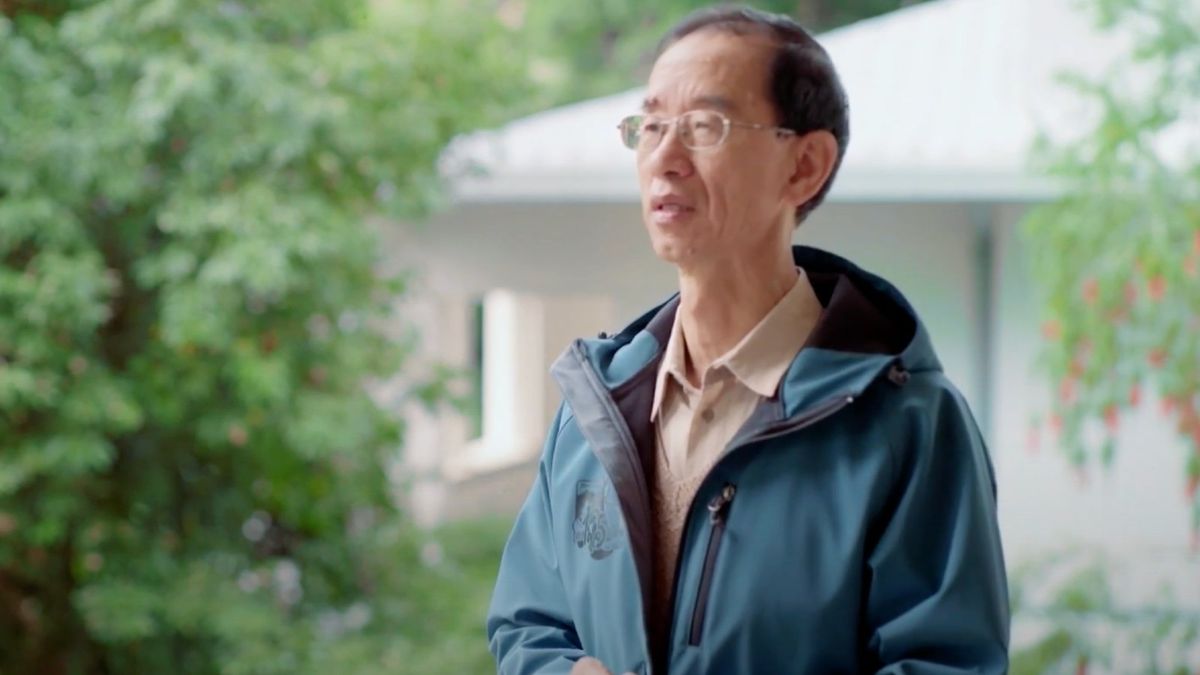 林超英消暑方法｜單靠直徑USB風扇降溫！網民意見兩極