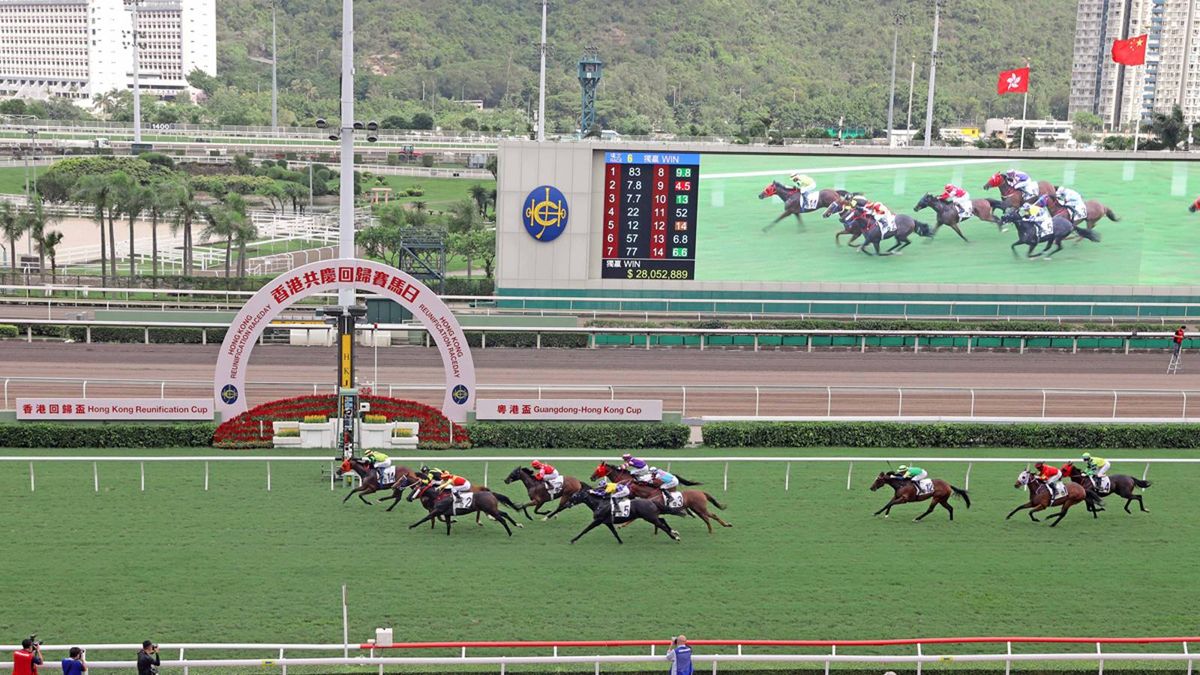  香港好去處｜7月1日慶回歸賽馬日｜公眾席免費入場、指定餐飲七一折｜炎明熹、「中年好聲音」現場表演｜詳情一覽
