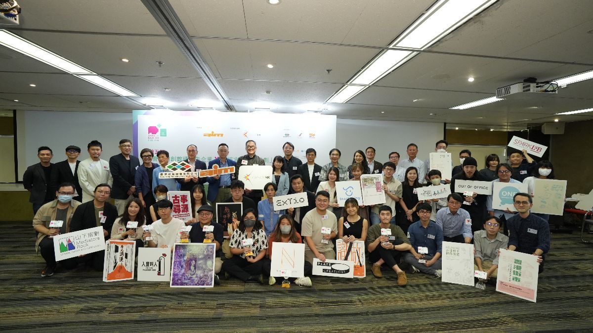 主禮嘉賓、出席嘉賓、支持機構代表、計劃導師及所有參與組合大合照
