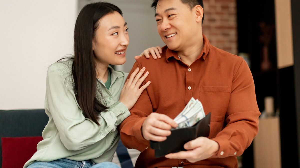 理財方法｜7種銀包顏色影響財運！七師傅：紅色代表赤字｜有金屬裝飾可更旺