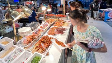 跨境理財, wechat pay hk, 微信, 新功能, 內地茶飲, 毋須排隊, 喜茶, 奈雪的茶, 一眼盡覽100個小程序, hkbt, 香港財經時報