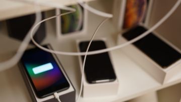 蘋果美股走勢, aapl股價長升長有原因, apple 3大風險, 投資新策略, 龔成, 香港財經時報