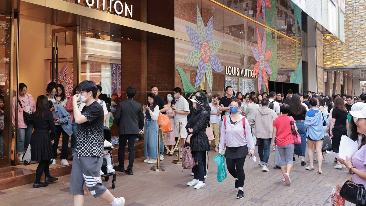 政府統計處｜最新人口收入比較：男比女高3,000元、逾4萬港男做「家庭主夫」