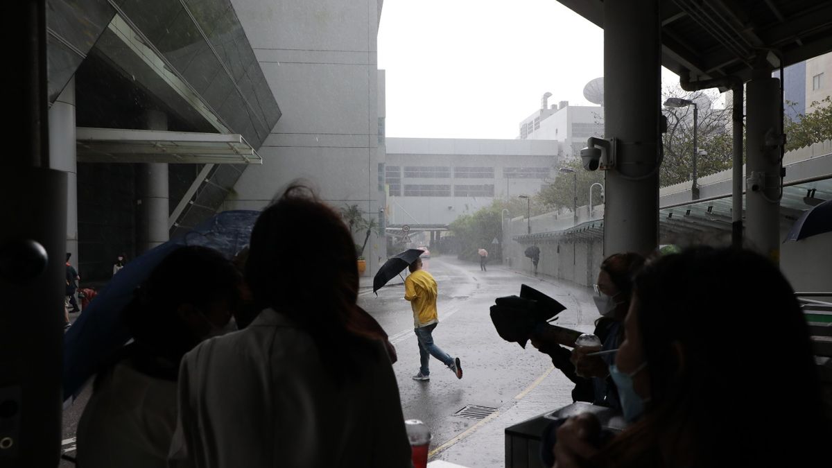 颱風蘇拉襲港｜8號風球的常見問題：返工安排、汽車三保全保分別、打風爆窗保險賠唔賠？極端天氣下的實用懶人包