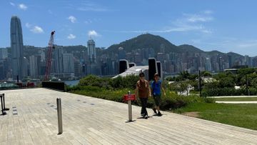香港經濟, 97金融風暴, 身在福中, HKBT, 香港財經時報