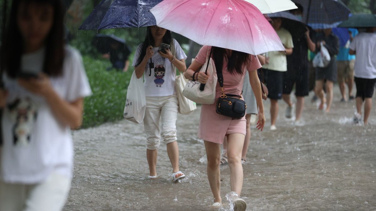 天文台天氣預報｜雙重低壓槽逼近！廣東沿岸持續有雷雨發展、一個地區雨勢特別大
