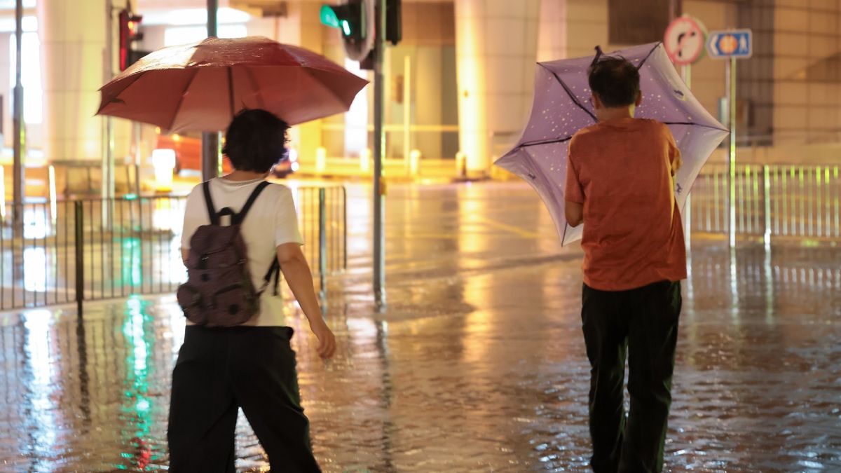 天文台颱風消息｜部分地鐵出入口關閉！地鐵、巴士、渡輪…最新打風交通安排