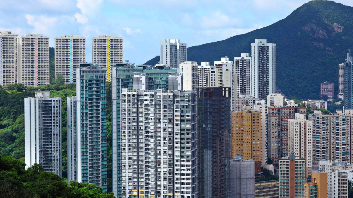 樓市走勢2023｜瑞銀報告：香港樓價重返2017年｜打工仔不吃不喝、平均須工作22年才可上車