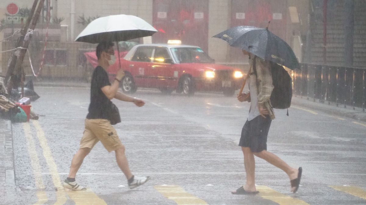 天文台颱風消息｜颱風「小犬」3種可能路徑、天文台預測：增強至超強颱風！掛8號風球的5個關鍵